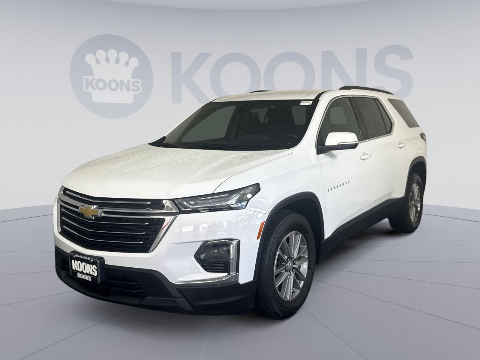 2023 Chevrolet Traverse LT Cloth in Summit White — front three-quarter view