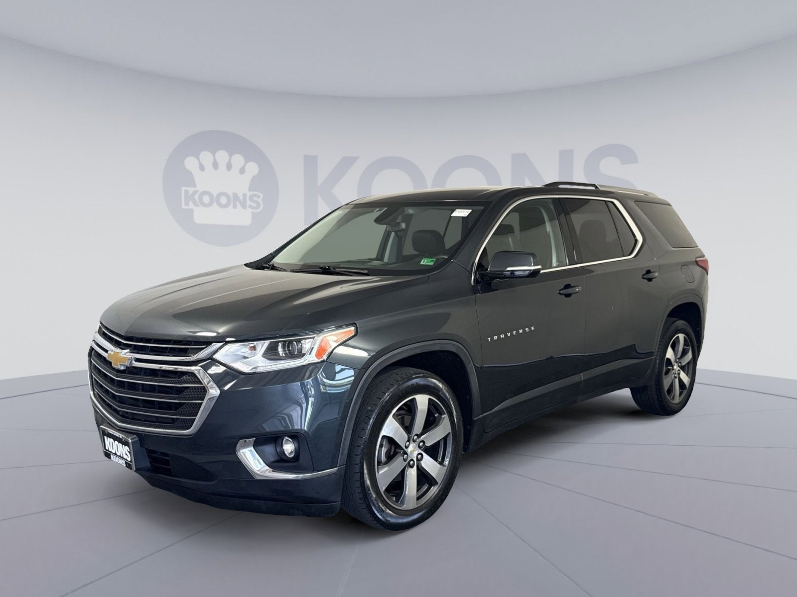 2018 Chevrolet Traverse LT Leather in Graphite Metallic — front three-quarter view